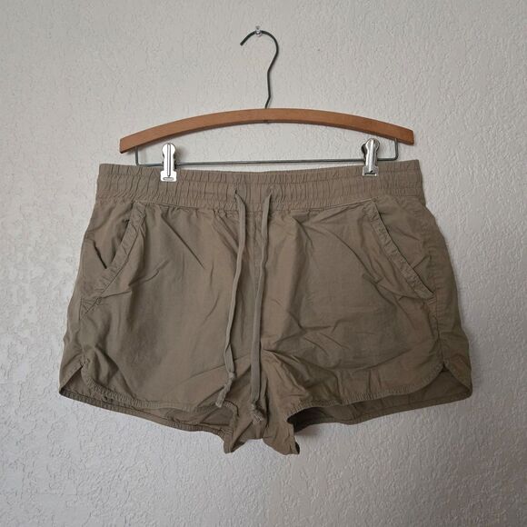 Lou & Grey Khaki Shorts Size Medium - Picture 1 of 3